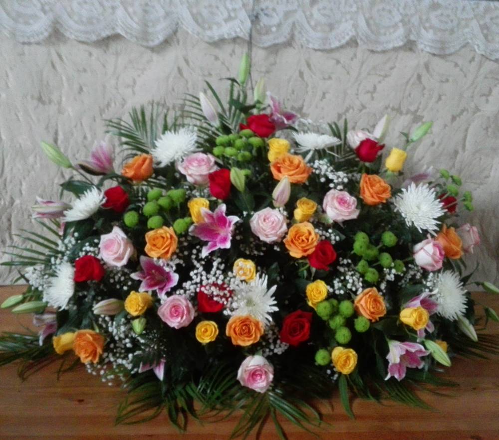 Centro funerario variado alegre y colorido