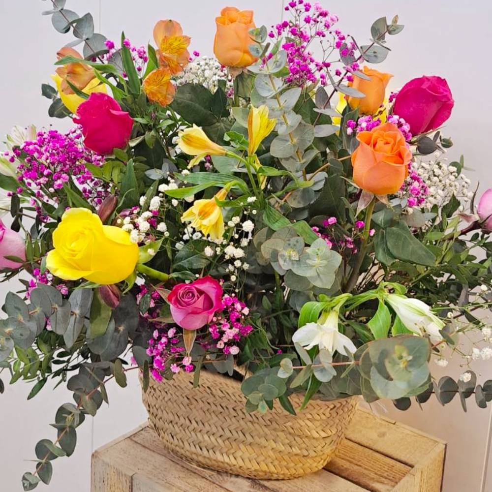 Capazo de flores frescas Bizipoza